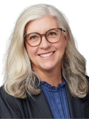 14_Melanie Booth - website